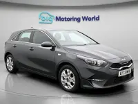 Usado Kia Ceed 160 HP (117 kW) 2023 Cinzento Citadino