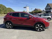 Used Nissan Qashqai N-Connecta 110 HP (80 kW) 2016 Red SUV