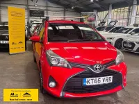 Used Toyota Yaris 99 HP (72 kW) 2017 Red Hatchback