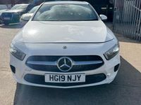 Begagnad Mercedes A180 2019 Vit Halvkombi