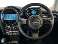 Używany Mini Cooper Classic 136 KM (100 kW) 2021 Niebieski Hatchback