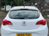 Used Vauxhall Astra Excite 100 HP (73 kW) 2015 White Hatchback
