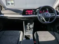 Używany VW Golf VIII Life 130 KM (95 kW) 2020 Srebrny Hatchback