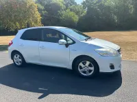 Used Toyota Auris Hybrid T4 136 HP (100 kW) 2011 White Hatchback
