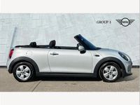 Usado Mini Cooper Cabriolet Classic 134 HP (98 kW) 2019 Prateado Cabrios