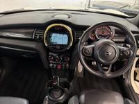 Używany Mini Cooper S Hatch 189 KM (139 kW) 2019 Biały Hatchback