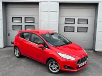 Usado Ford Fiesta Zetec 82 HP (60 kW) 2013 Vermelho Citadino