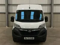 Begagnad Vauxhall Movano 140 HK (102 kW) 2023 Vit