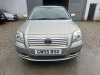 Usado Toyota Avensis T3 2005 Plateado Utilitario