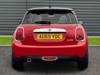 Usado Mini Cooper Exclusive 136 HP (100 kW) 2021 Citadino