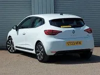 Used Renault Clio Evolution 145 HP (106 kW) 2023 White Hatchback
