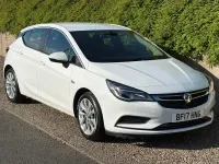 Used Vauxhall Astra Design Edition 105 HP (77 kW) 2017 White Hatchback