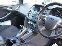 Usado Ford Focus Titanium 125 HP (91 kW) 2012 Cinzento Citadino