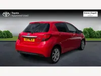 Used Toyota Yaris 100 HP (73 kW) 2017 Red Hatchback