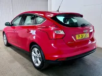 Used Ford Focus Zetec 125 HP (91 kW) 2011 Red Hatchback