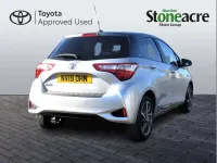 Używany Toyota Yaris 109 KM (80 kW) 2019 Srebrny Hatchback