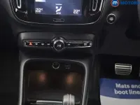 Used Volvo XC40 R-Design 211 HP (155 kW) 2021 Red SUV