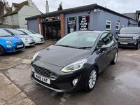 Usado Ford Fiesta Titanium 2018 Gris Utilitario