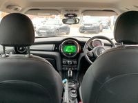 Usado Mini Cooper Classic 134 HP (98 kW) 2020 Prateado Citadino