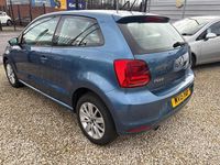 Used VW Polo SE 90 HP (66 kW) 2015 Blue Hatchback