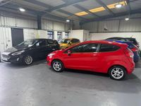 Used Ford Fiesta Zetec 82 HP (60 kW) 2015 Red Hatchback