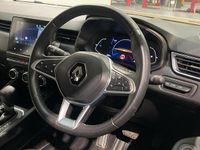 Used Renault Clio V Evolution 145 HP (106 kW) 2023 Orange Hatchback