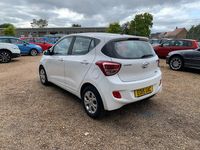 Used Hyundai i10 SE 87 HP (63 kW) 2015 White Hatchback