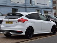 Begagnad Ford Focus ST 250 HK (183 kW) 2016 Vit Halvkombi