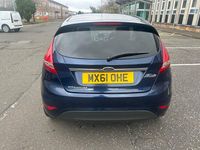 Usado Ford Fiesta Titanium 70 HP (51 kW) 2012 Azul Citadino