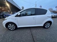 Gebraucht Toyota Aygo 68 PS (50 kW) 2012 Weiß Kleinwagen