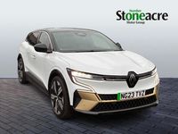 Begagnad Renault Megane E-Tech Iconic 161 kW (220 HK) 2023 Vit Halvkombi