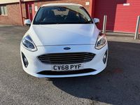 Used Ford Fiesta Zetec 101 HP (74 kW) 2018 White Hatchback