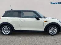 Gebraucht Mini Cooper Hatch 136 PS (100 kW) 2018 Weiß Kleinwagen