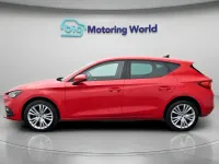 Begagnad Seat Leon SE Dynamic 2023 Röd Halvkombi