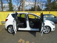 Used Vauxhall Meriva 120 HP (88 kW) 2016 White MPV