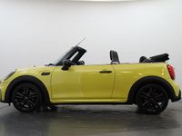 Used Mini Cooper Sport 134 HP (98 kW) 2022 Yellow Hatchback
