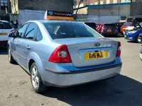 Używany Ford Focus Ghia 145 KM (106 kW) 2006 Niebieski Sedan/Limuzyna