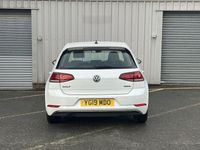 Used VW Golf VII SE 130 HP (95 kW) 2019 White Hatchback