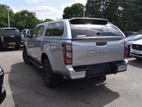 New Isuzu D-Max 164 HP (120 kW) 2025 Silver Pickup