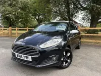Usado Ford Fiesta Zetec 82 CV (60 kW) 2016 Negro Utilitario