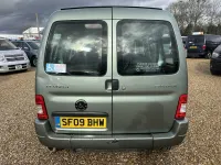 Used Peugeot Partner 2009 Green MPV