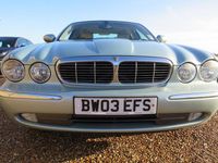 Używany Jaguar XJ6 SE 2003 Srebrny Sedan/Limuzyna