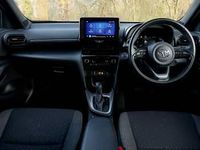 Used Toyota Yaris Hybrid Design 116 HP (85 kW) 2022 White Estate