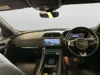 Begagnad Jaguar F-Pace Chequered Flag 180 HK (132 kW) 2019 Grå SUV