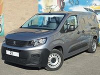 Używany Peugeot Partner S 100 KM (73 kW) 2023 Szary Minivan