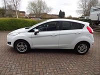 Used Ford Fiesta Zetec 100 HP (73 kW) 2014 White Hatchback