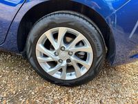 Used Toyota Auris 116 HP (85 kW) 2015 Blue Hatchback