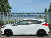 Used Ford Focus ST 250 HP (183 kW) 2016 White Hatchback