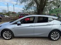 Second-hand Vauxhall Astra 2017 Argintiu Hatchback