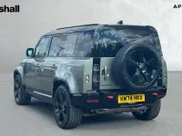 Używany Land Rover Defender 300 KM (220 kW) 2024 Zielony SUV
